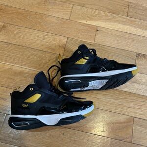 Jordan Kids Black and Yellow Sneakers